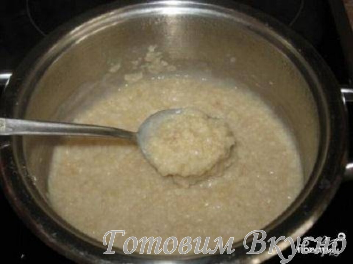 Овсяная каша в кастрюле. Овсяная каша. Овсянка в кастрюле. Геркулес каша на молоке. Овсянка вареная.