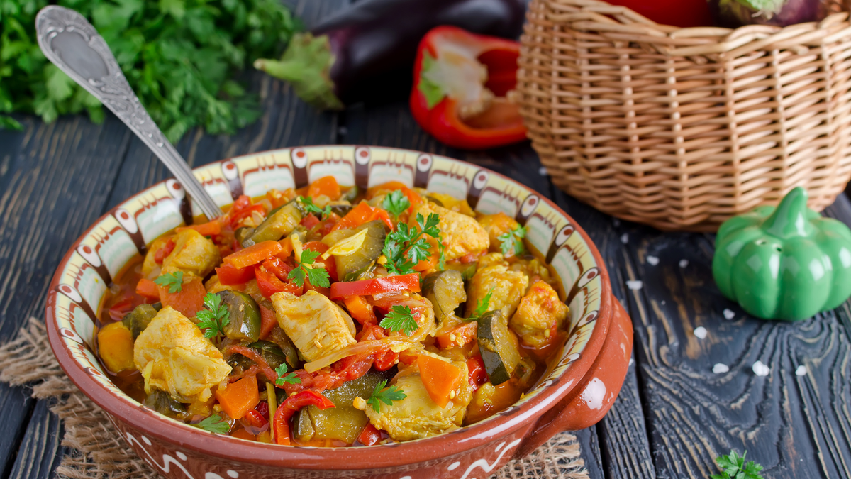 Рагу с курицей и овощами фото