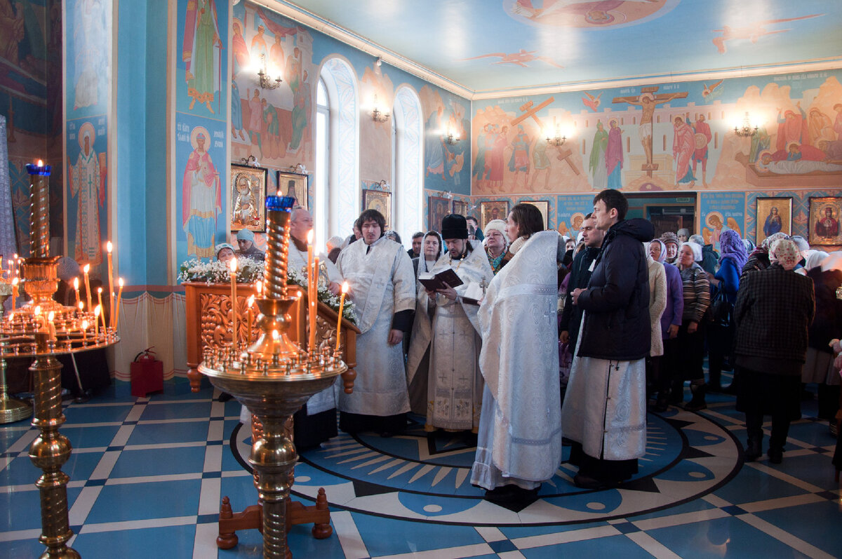 Яндекс картинки.Служба в церкви на Крещение.