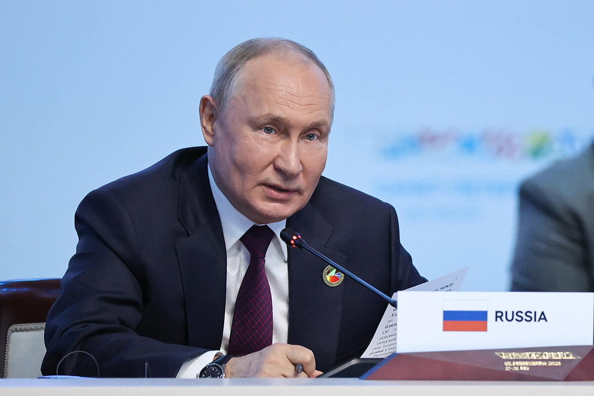 Президент подчеркнул, что это удивительный результат в условиях внешнего давления.  Фото: из фотобанка Фонда Росконгресс photo.roscongress.org / Вячеслав Викторов