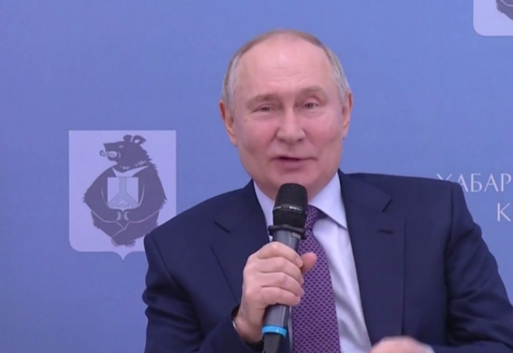    Путин пошутил, что губернатор Дегтярев занимает в иерархии место после Господа