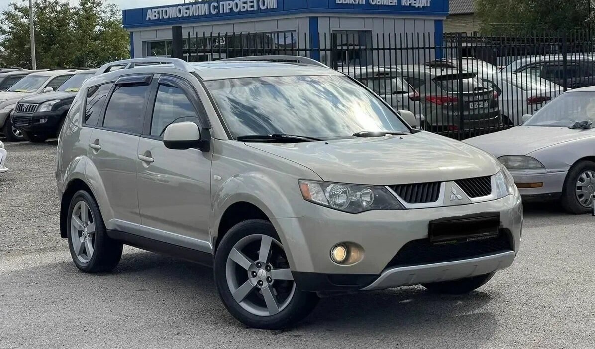 Митсубиси Аутлендер.