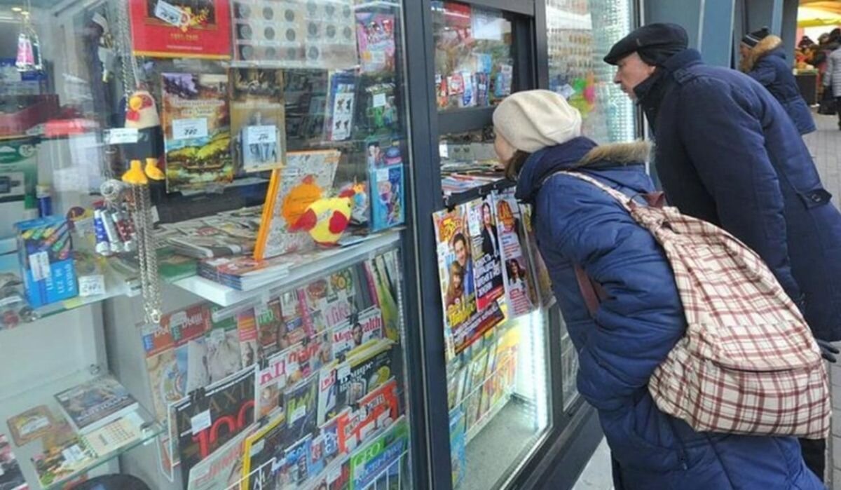     Люди покупают лотерейные билеты. Источник: volgograd.kp.ru Автор фото: Владимир Веленгурин