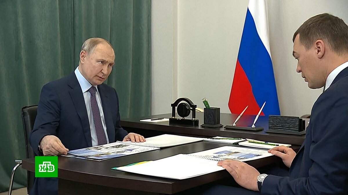    Путин провел встречу с губернатором Хабаровского края