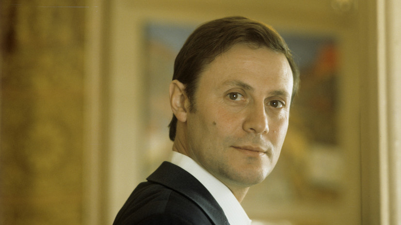     «Главный враг актёра — штампы, от которых надо уметь избавляться. Нужно всегда стараться быть новым, интересным зрителю», — говорил Юрий Соломин РИА Новости