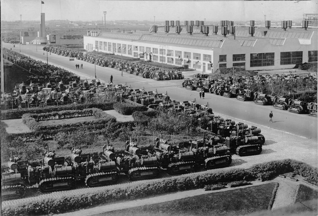 Цеха Челябинского тракторного завода в 1933 году. Фото предоставлено Объединенным государственным архивом Челябинской области.