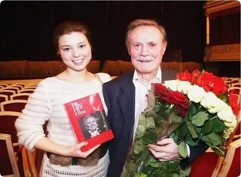 Юрий Соломин с внучкой Александрой