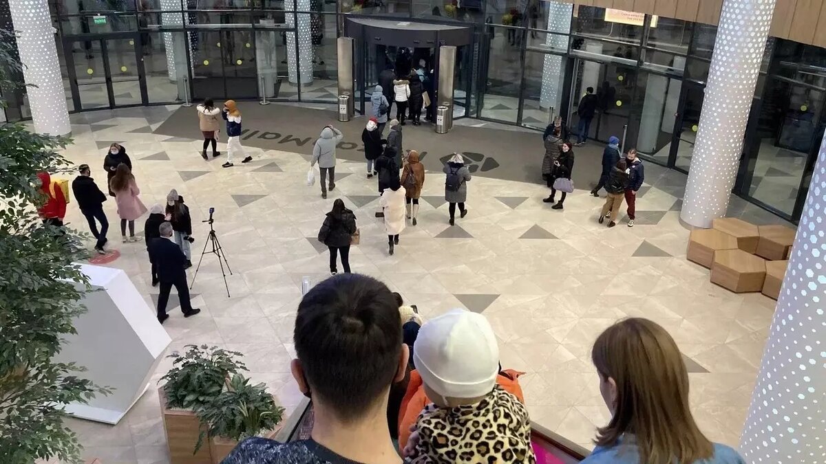     В Казани сегодня днем, 11 января, эвакуировали торговый центр «Тандем». По словам очевидцев, на месте замечены пожарные машины. Соответствующая публикация появилась в Telegram-канале «Казань на максималках».