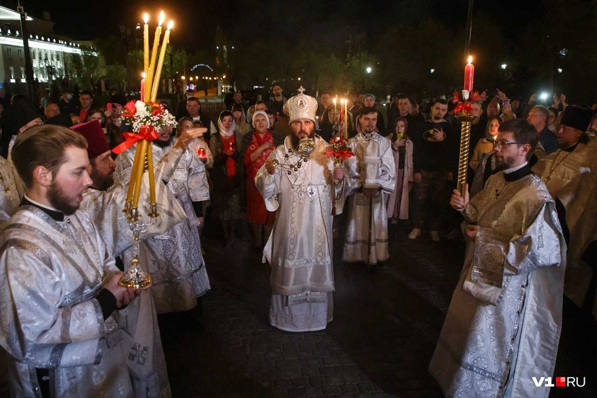 Пасхальная ночь в церкви