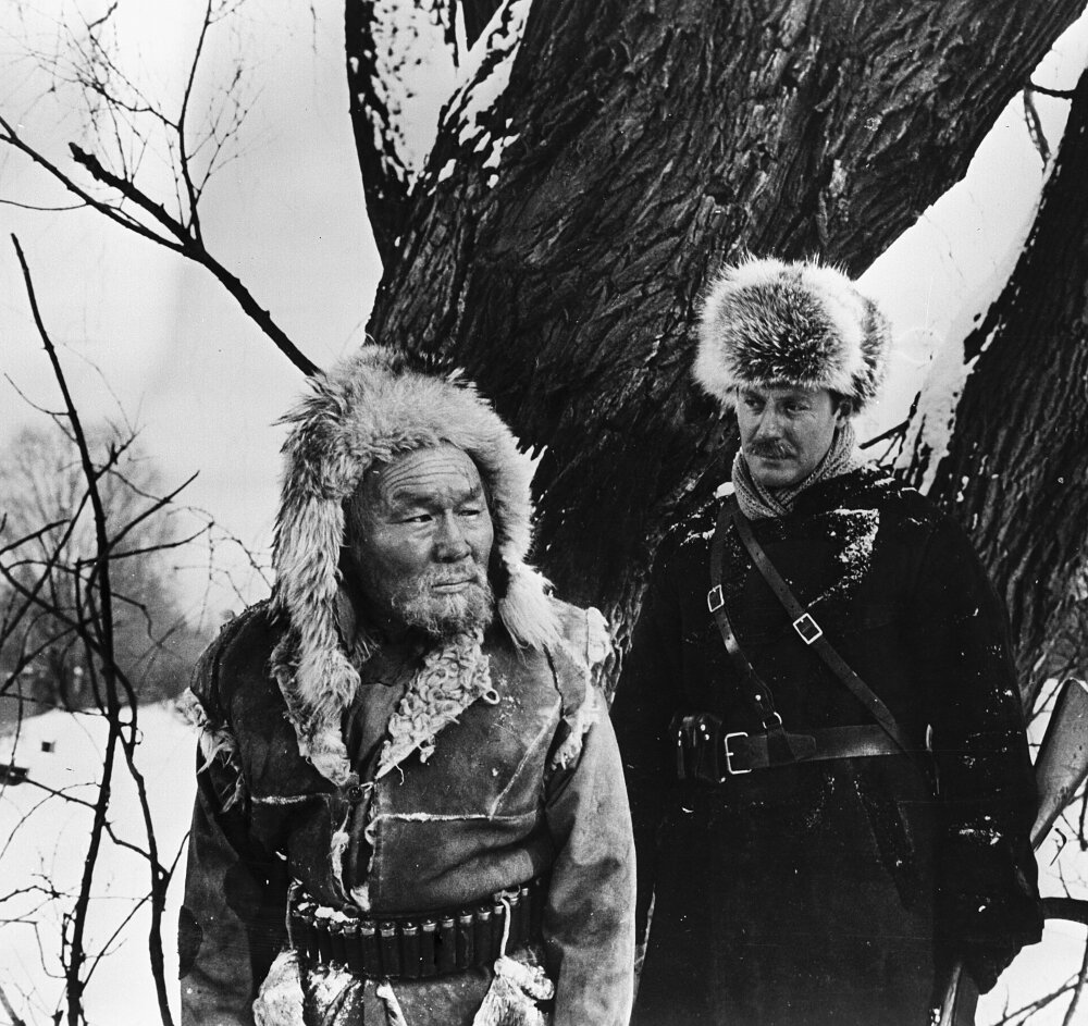    Кадр из фильма «Дерсу Узала» (Мосфильм, 1975 год). Режиссер-постановщик — Акира Куросава. Дерсу Узала — актер Максим Мунзук, актер Юрий Соломин в роли Арсеньева.