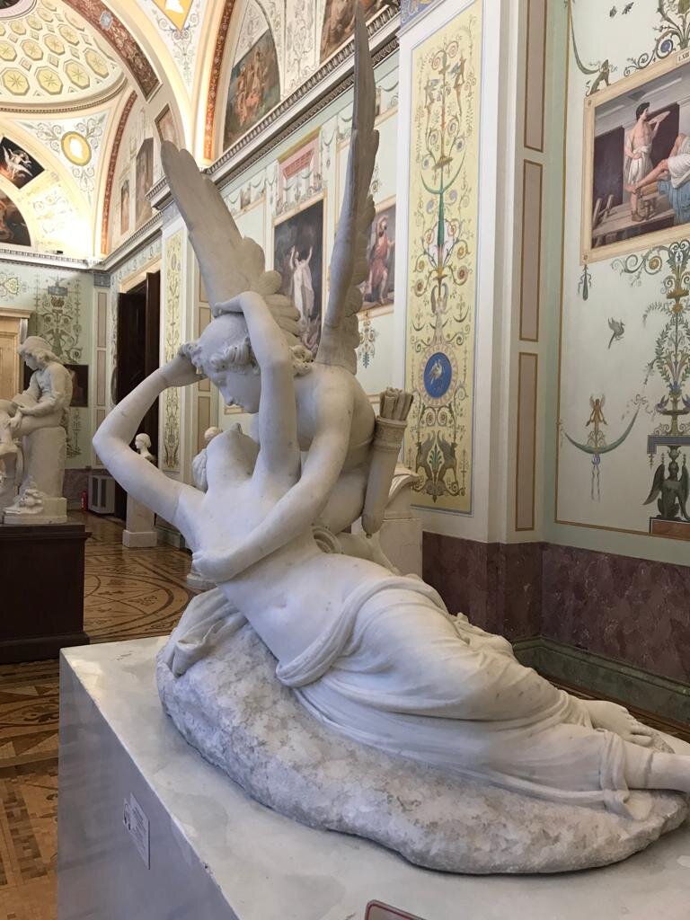 Амур и Психея Кановы. Эрмитаж. В сети есть интересный фильм о реставрации этой композиции