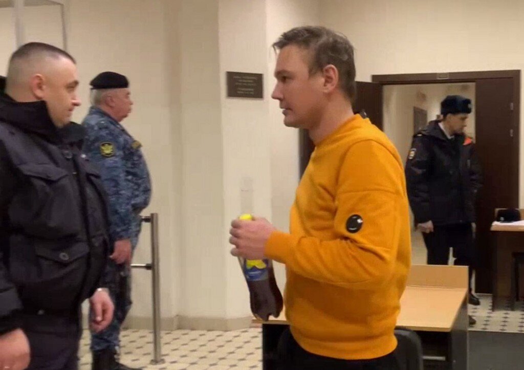 солист щенков тесли. солист группы щенки. солист щенков тесли. солист группы щенки. щенки группа максим тесли.