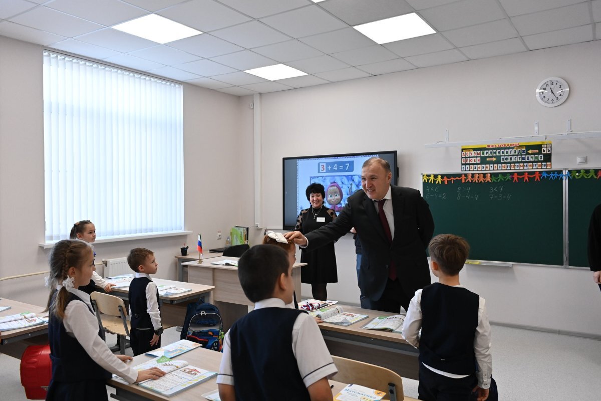    Глава Адыгеи поздравил жителей аула Старобжегокай с открытием новой школы