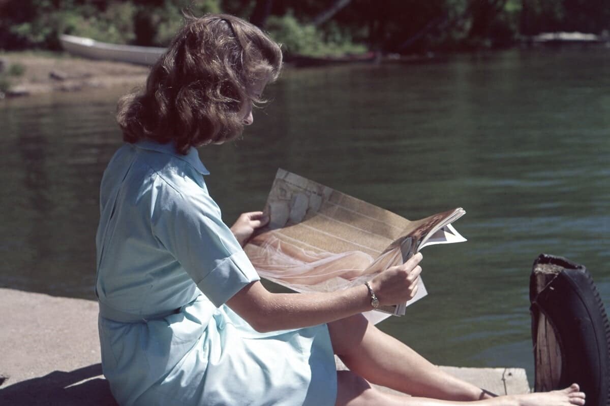 Почему человек думает о прошлом. Ностальгия о прошлом. Жить прошлым цитаты. Душевные переживания. Счастливый человек это тот не жалеет о прошлом.