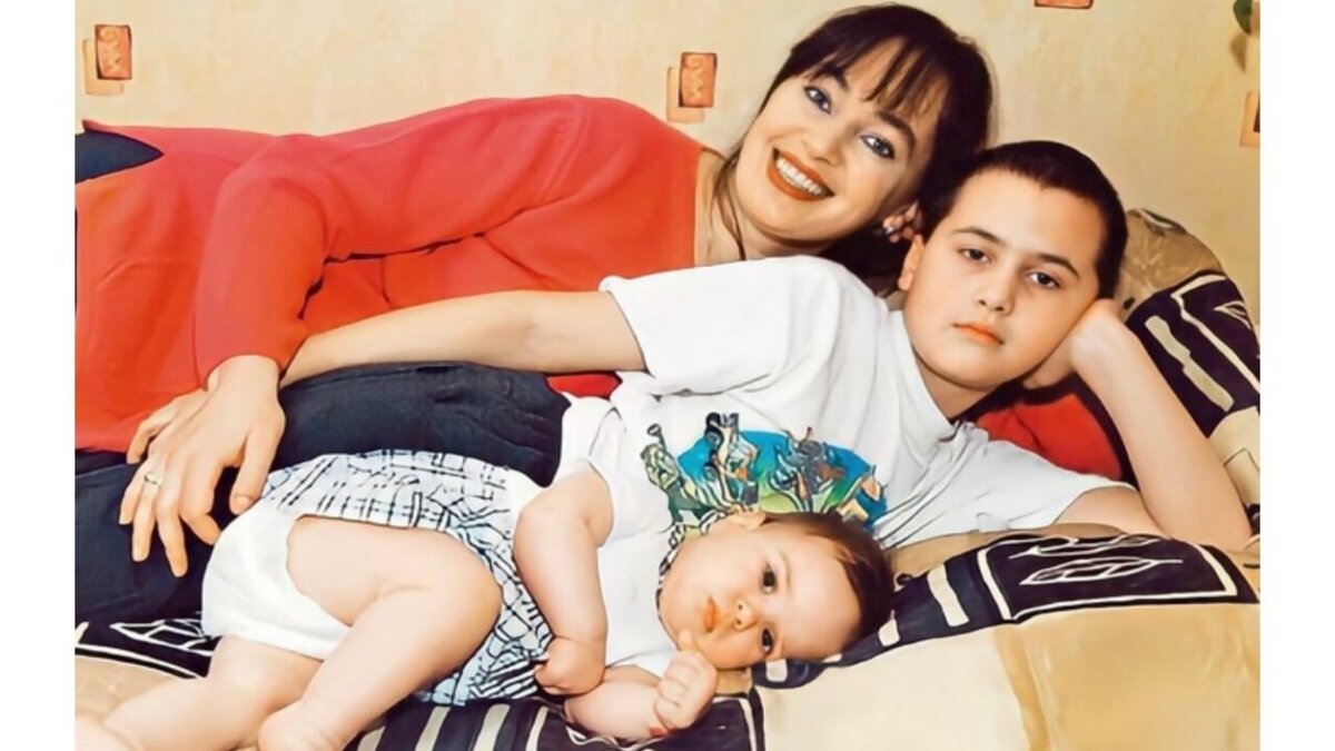 Гузеева с детьми 