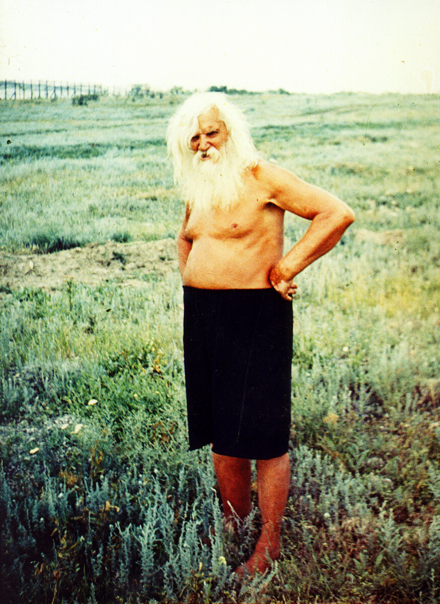 Иванов Порфирий Корнеевич по телу человек,  а по делу Бог. 