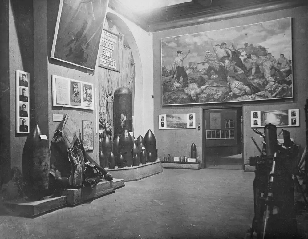 Экспозиция выставки "Героическая оборона Ленинграда"