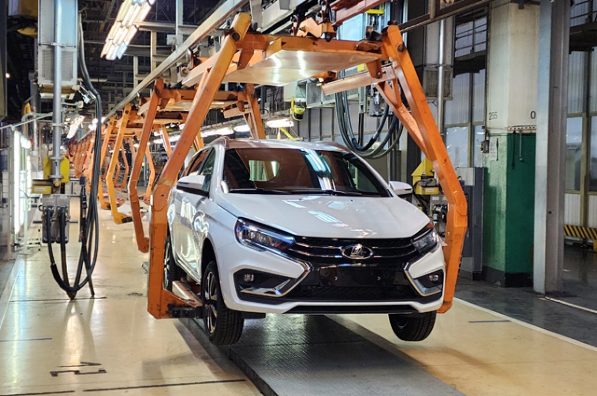    «АвтоВАЗ» поставил для Госдумы РФ более сотни автомобилей Lada Vesta