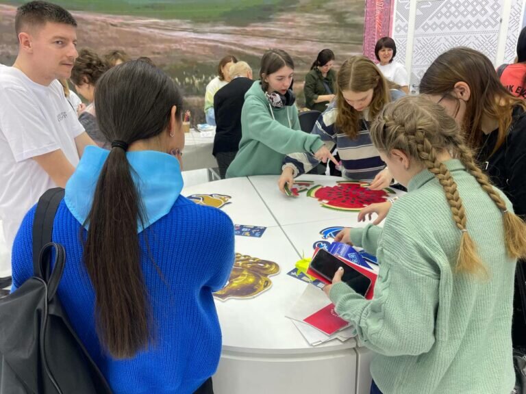    На стенде Оренбургской области на ВДНХ проходят мероприятия для молодежи Андрей Севостьянов