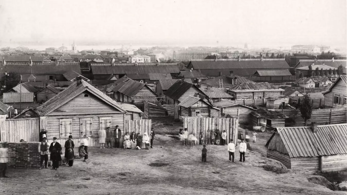 Дома за железнодорожным вокзалом в Царицыне