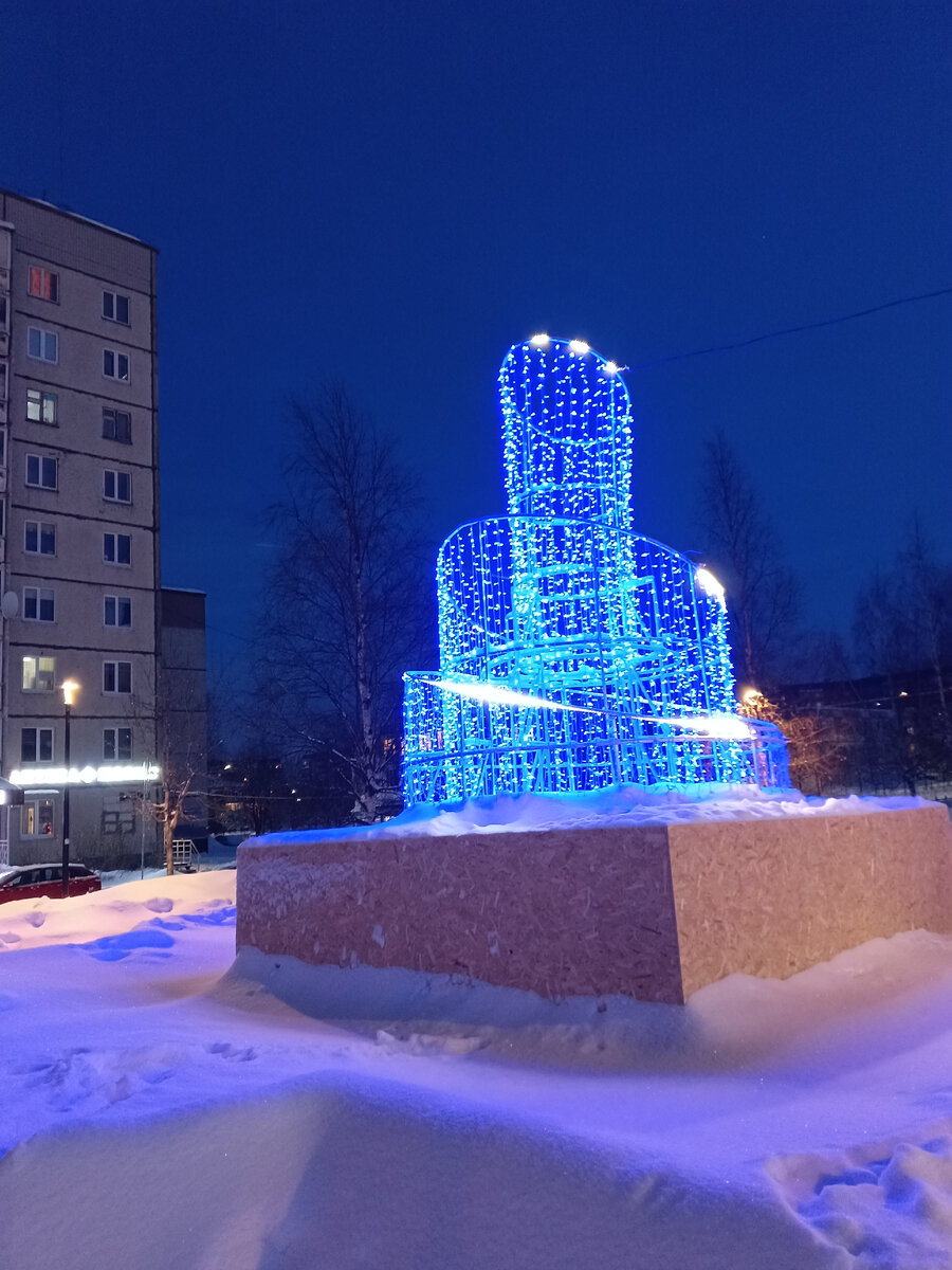 фото автора, фонтан вечером в нашем районе