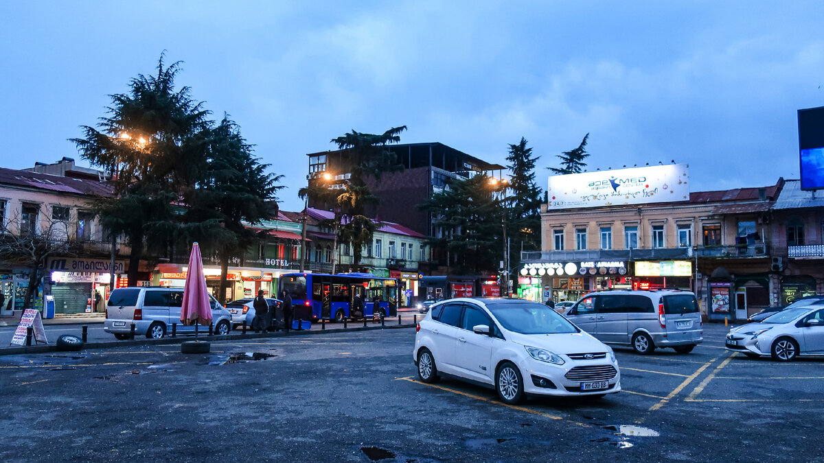 Тбилисская площадь.
