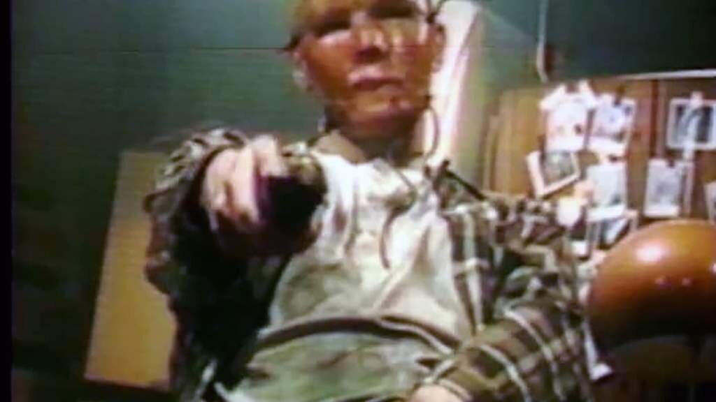 Кадр из фильма Broken, 1993