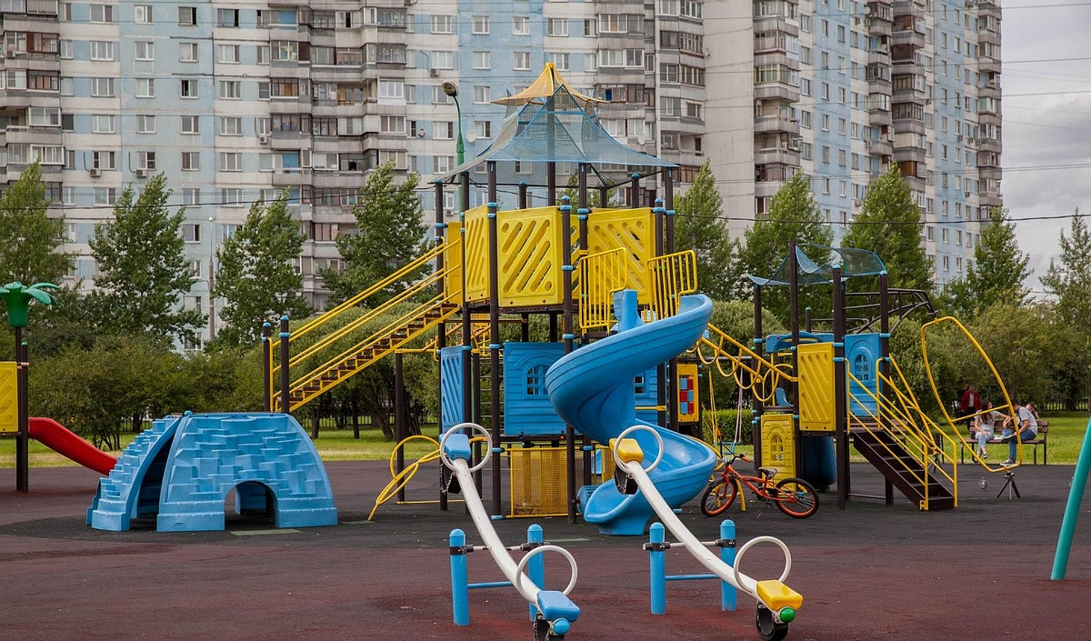 В районе площадки. Детские площадки. Лучшие детские площадки. Детская площадка в Москве. Красивая детская площадка.