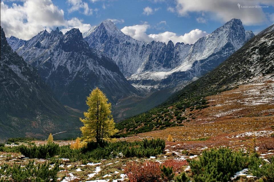 Рис.7 Вид с сопки. Автор фото — Александр Шафранов, фотограф, художник, видеограф и альпинист, член Союза художников России, г. Магадан
