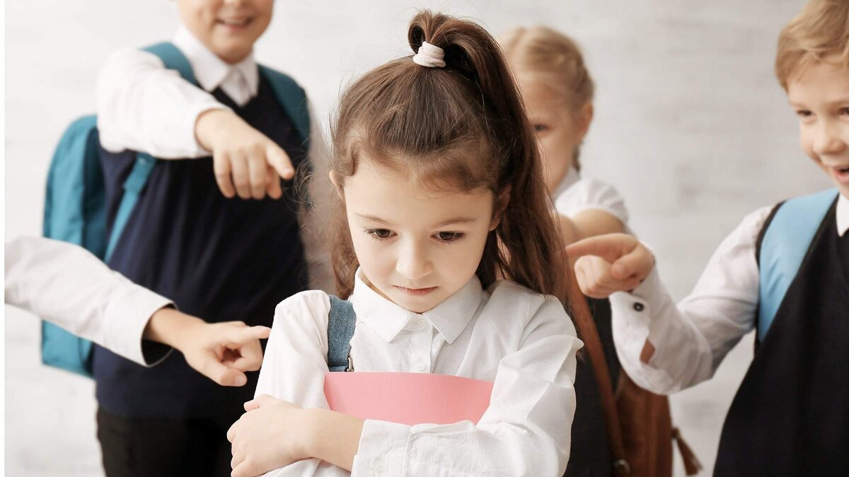 Ребёнок, подвергающийся насмешкам. Фотография из интернета 