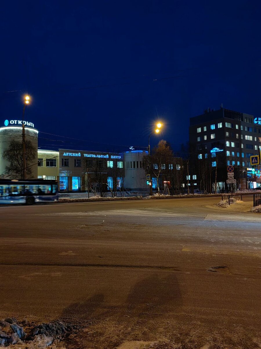 Примерно так выглядит Мурманск круглосуточно в полярную ночь