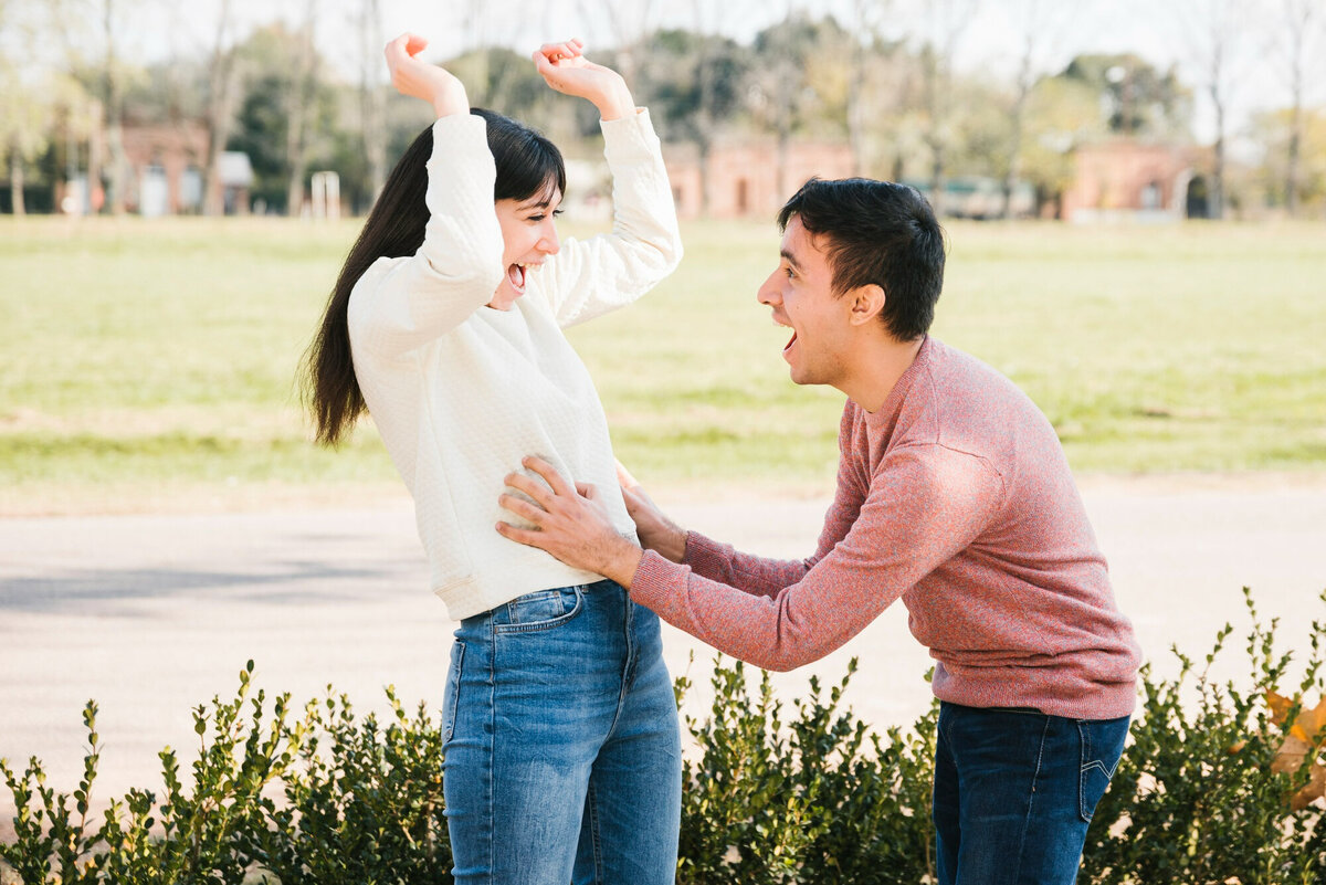     Почему мы не смеемся, когда щекочем сами себя: любопытный факт о нашем теле