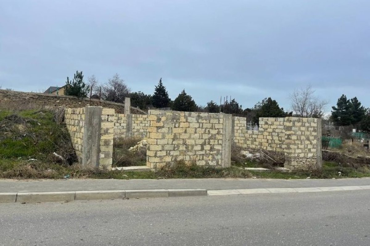    В Избербаше суд запретил незаконное строительство у кладбища