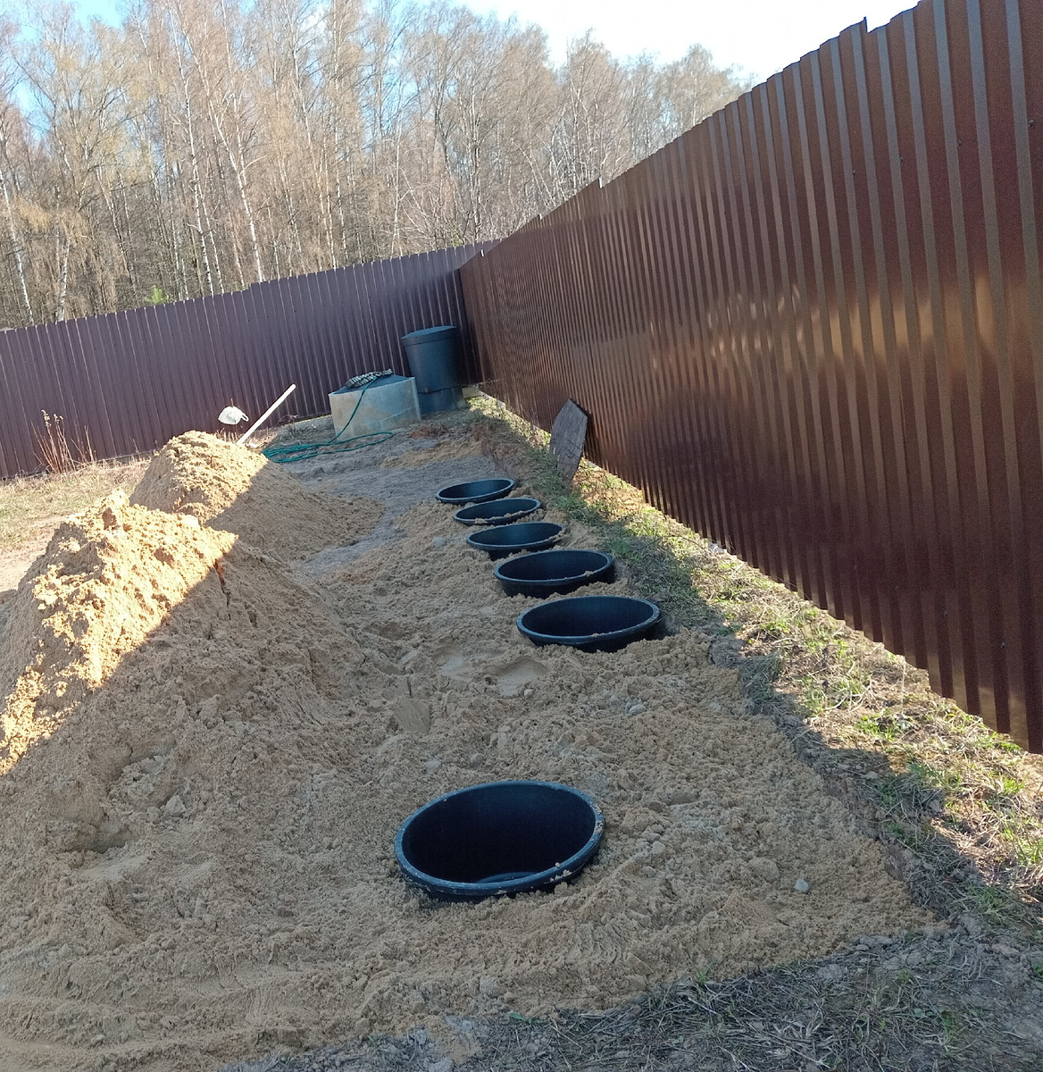 Шестое отставленное в сторону ведро – для ежевики