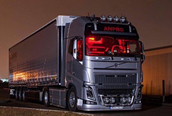 Двигатели в грузовиках Volvo FH могут различаться в зависимости от конкретной модели и конфигурации. Обычно они оснащены широким спектром моторов, включая разные по объему и мощности.Например, одним из популярных двигателей для Volvo FH является D13, который имеет шестнадцать цилиндров и может предложить мощность в диапазоне от 420 до 750 лошадиных сил.