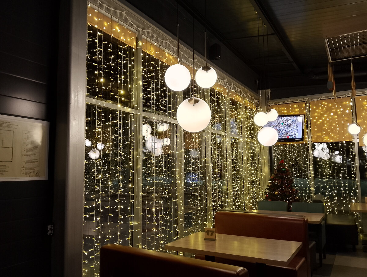 Интерьер придорожного кафе, фото автора