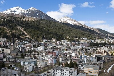 ХРЕСТОМАТИЙНЫЙ ВИД ДАВОСА. ФОТО: FRANK FLEISCHMANN/IMAGEBROKER.COM/GLOBALLOOKPRESS