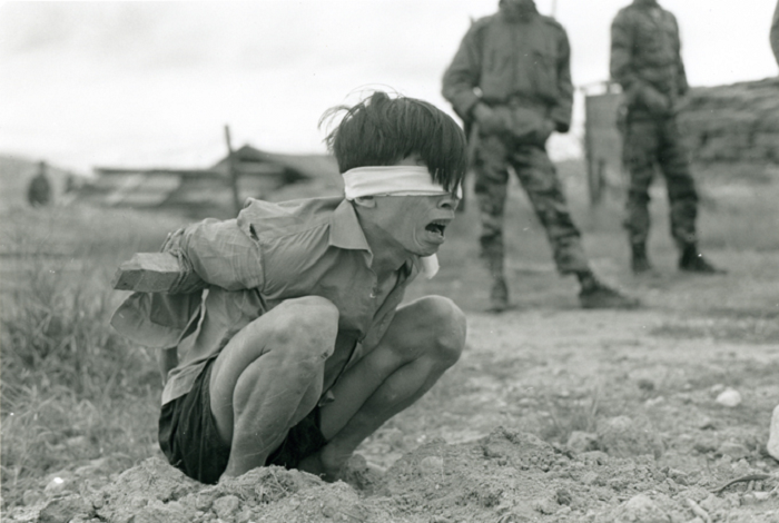 Захваченный американцами вьетнамец