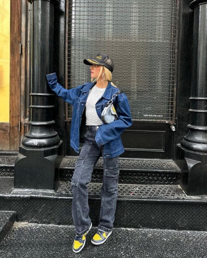 Образы с серыми лодочками. Луки с джинсовой курткой. Девушка в джинсовой куртке. С чем носить серую джинсовую. Образы с джинсовой курткой.