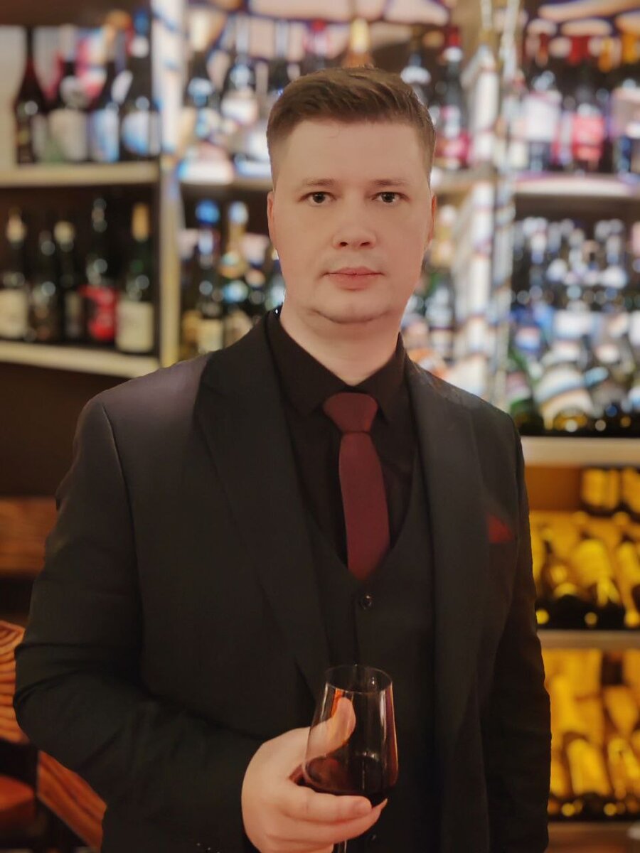 Фото сделано в Москве, заведение называется Винный базар. Для любителей вина рекомендую к посещению