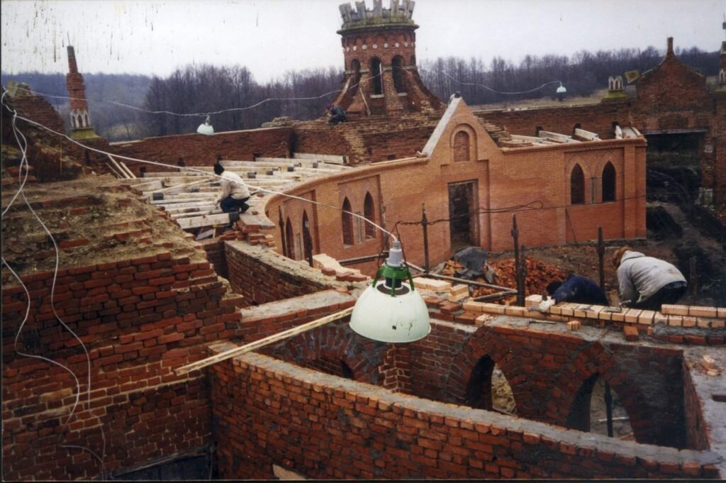  Восстановление здания конного двора