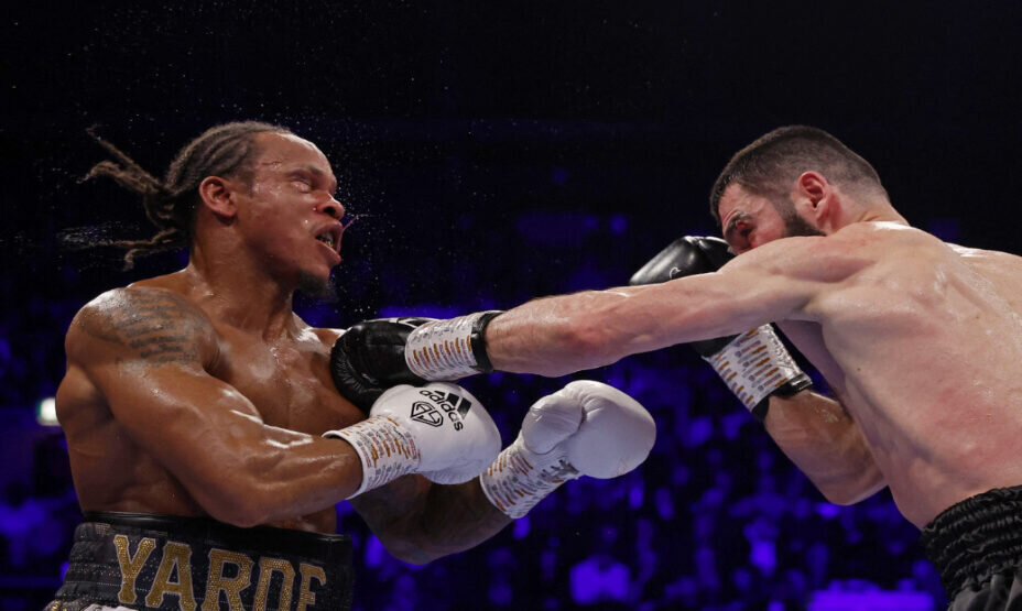    Бетербиеву достаточно нанести один точный удар, чтобы нокаутировать соперника. Фото: Reuters