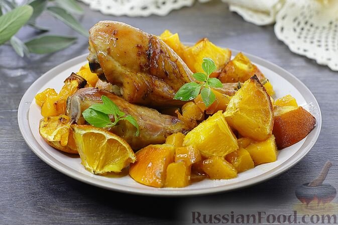 куриные ножки, тыква, апельсин, чеснок, соус соевый, масло растительное, шалфей, соль, перец чёрный молотый