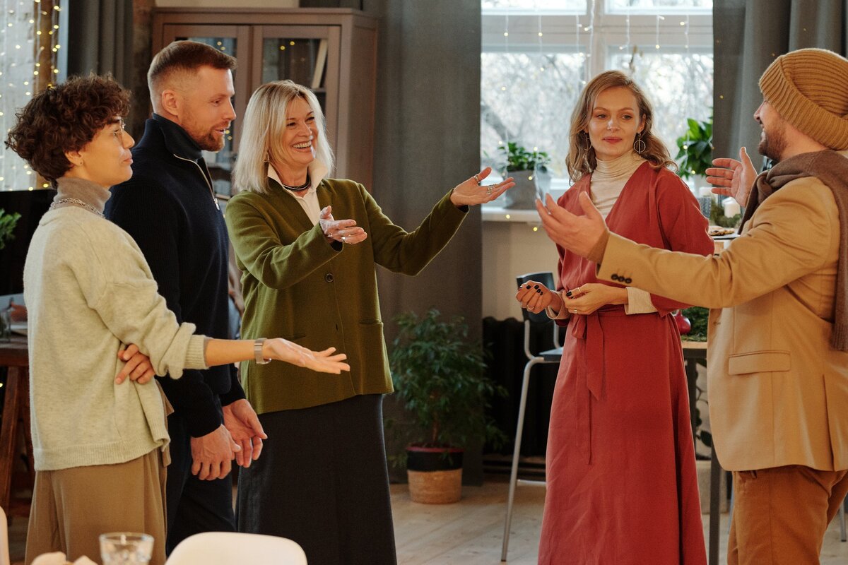     Как правильно ходить в гости: 5 золотых правил поведения