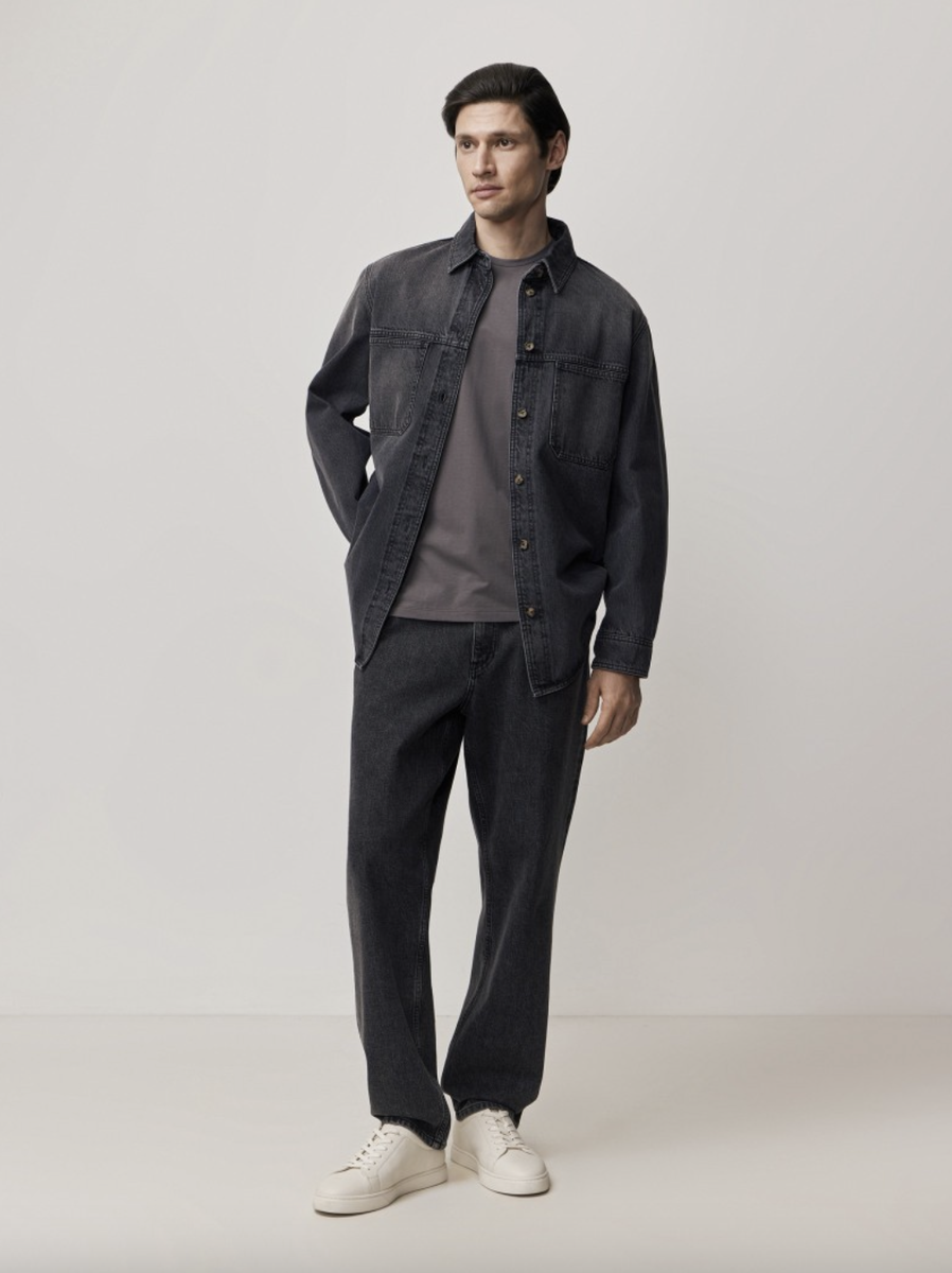 Классические прямые джинсы всегда будут актуальны.