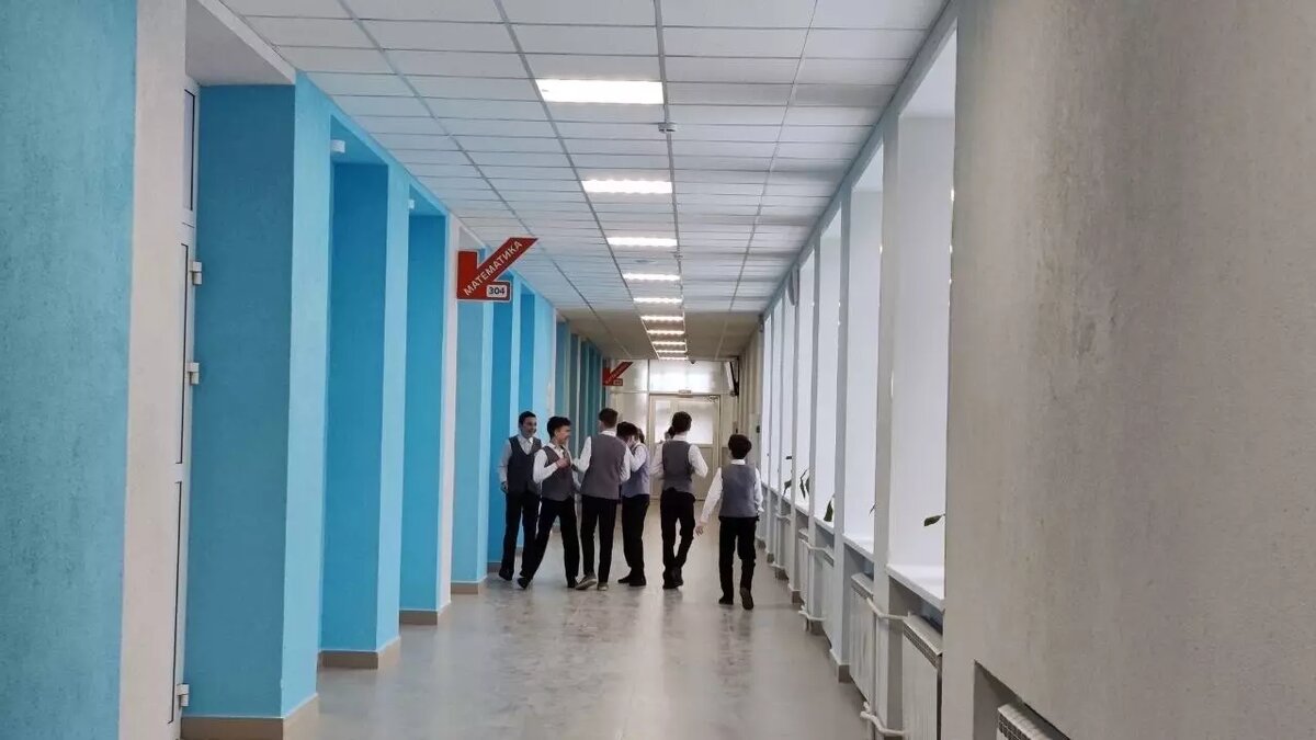     От старой гимназии №8 в Глазове осталась лишь крыша и стены, все остальное было отремонтировано.