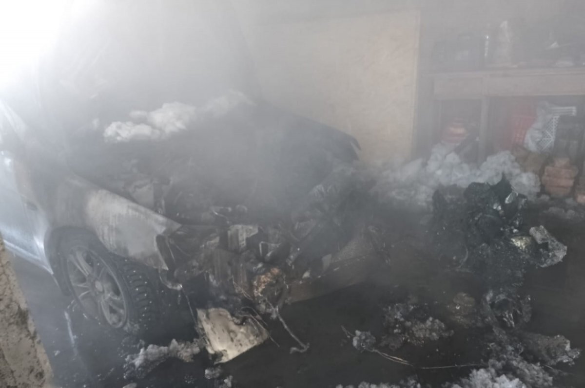    Житель Соль-Илецка сжег свое авто, пытаясь отогреть его тепловентилятором.
