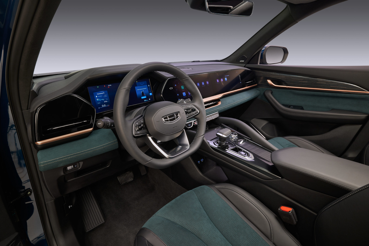 Салон победителя опроса о главных автомобильных новинках 2023 года Geely Monjaro 