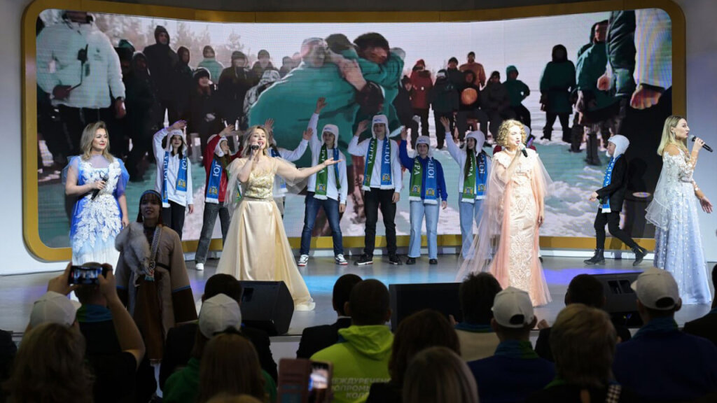    Югорчане могут проголосовать за стенд округа на выставке «Россия»