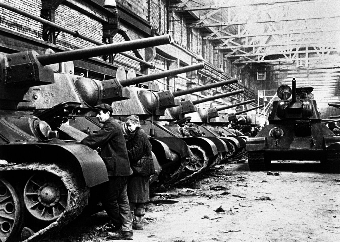 Тридцатьчетверки УТЗ. 1943 г.